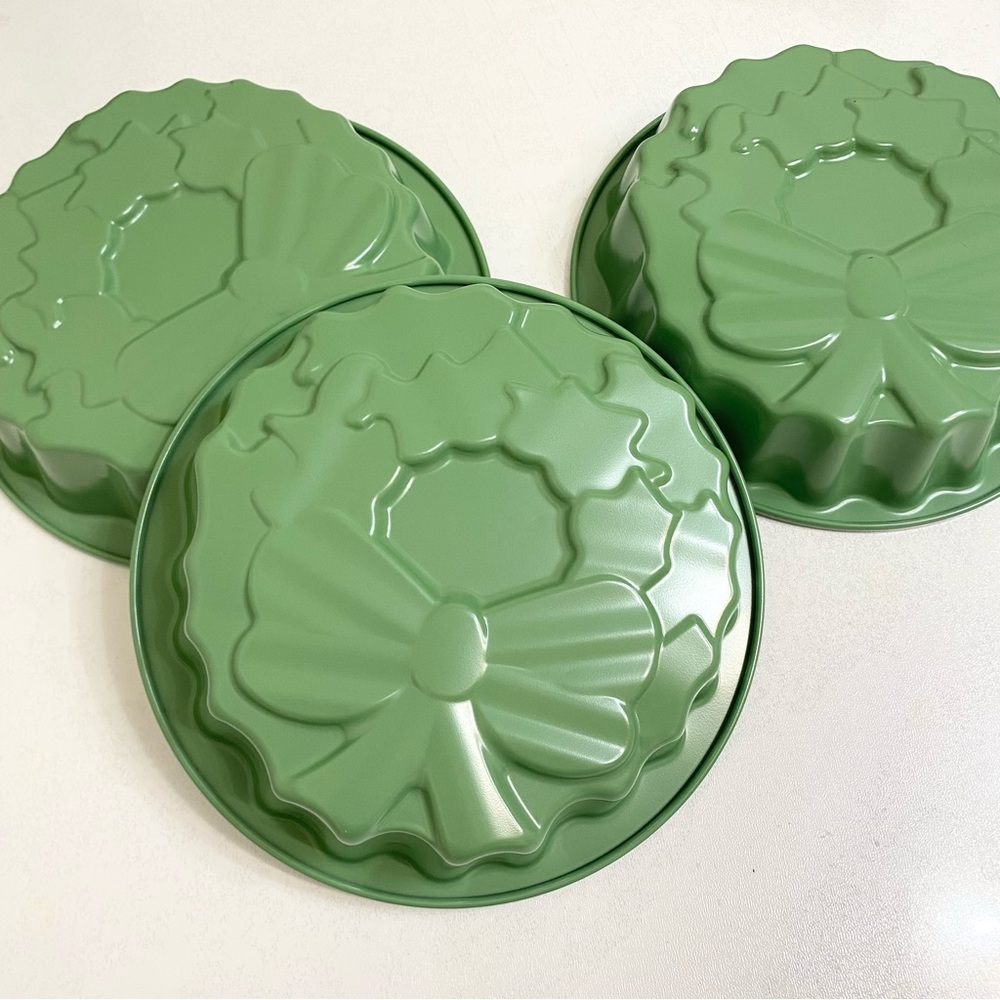 NEW Nordic Ware Holiday Wreath 10” Baking Pan 7 cup